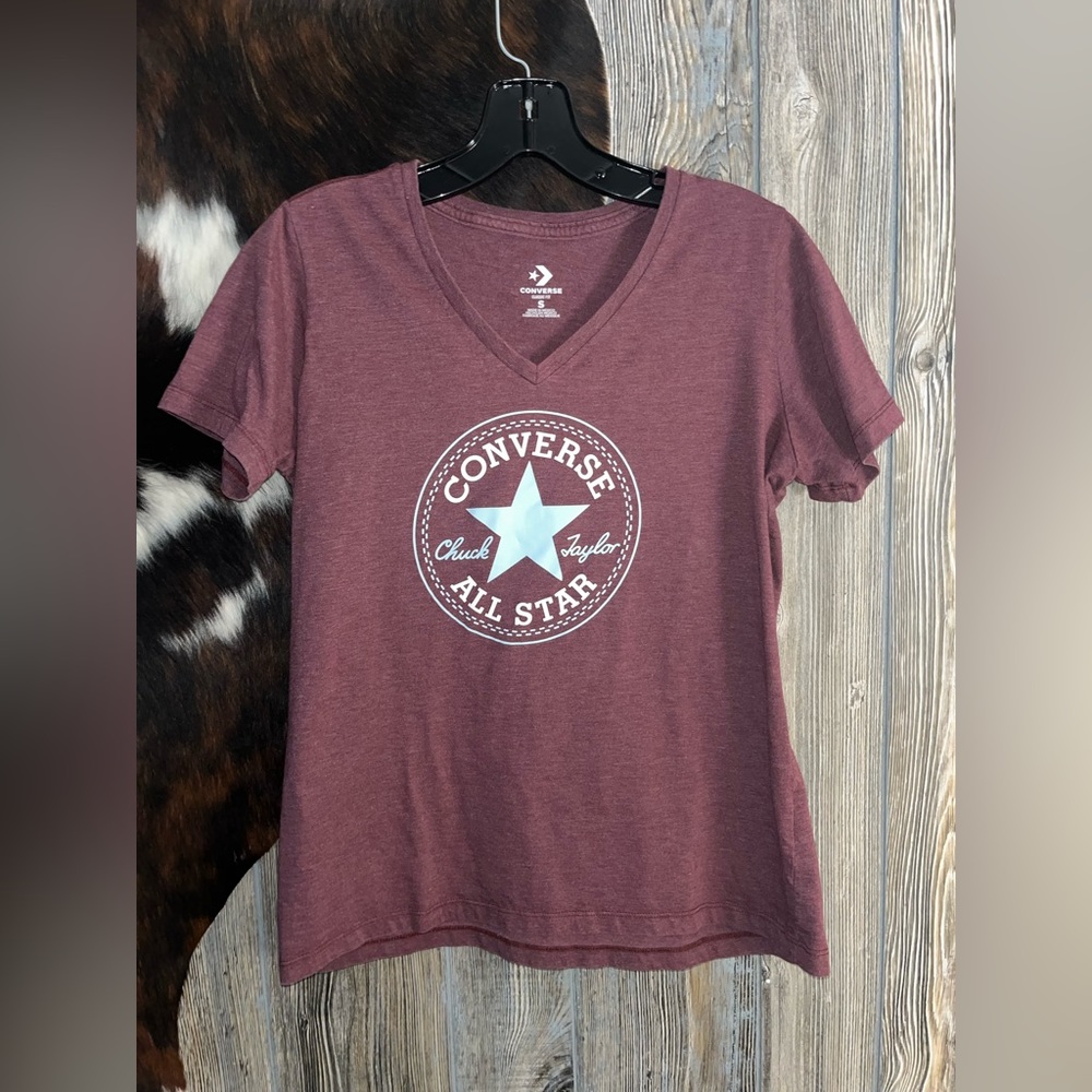 Converse size small vneck graphic shirt in great condition